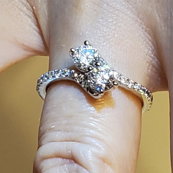 Brand new beautiful diamond 14K white gold ring - Picture 4 of 7